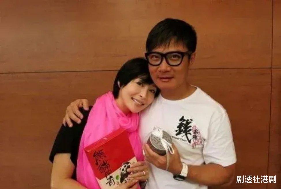 汤盈盈|TVB绿叶自曝为初恋男友“挡刀”留长疤, 老公当场吃醋:我不信