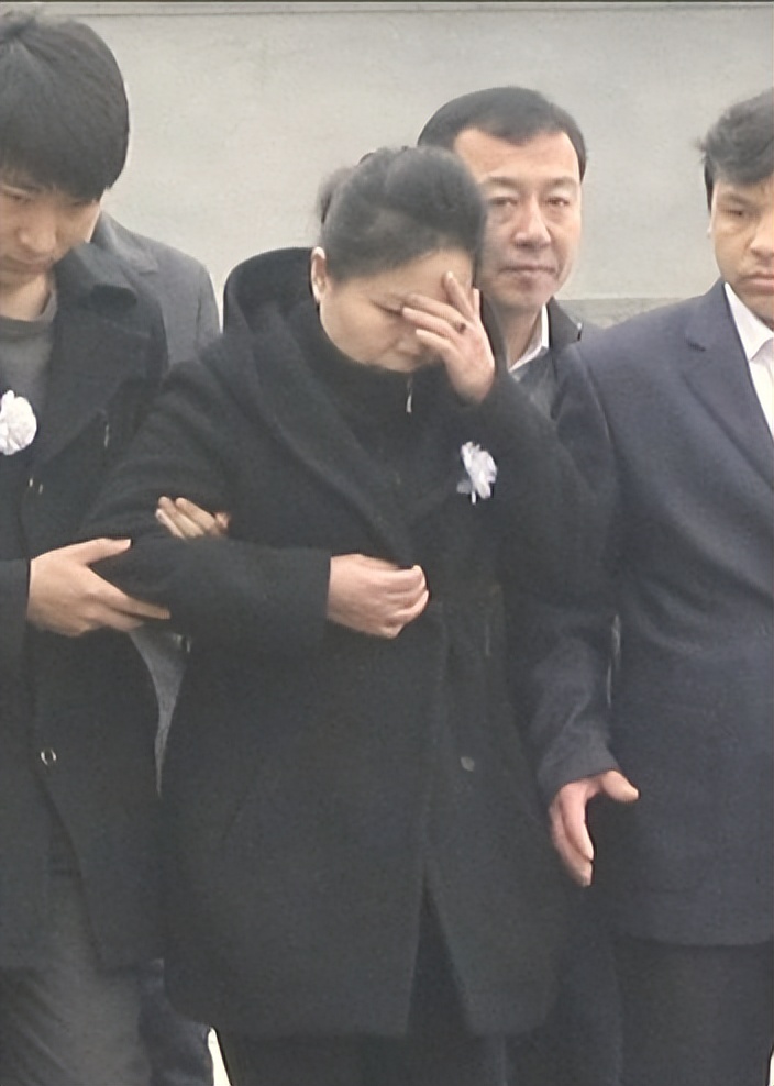 白静:24岁爆红,29岁和丈夫同时离世,母亲为了争遗产四处奔走