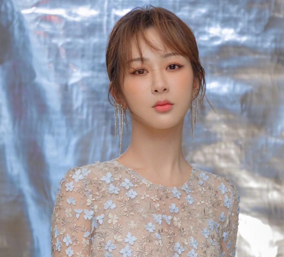 迪丽热巴|“人美心善”杨紫：曾将造谣者告上法庭，后因其家境选择不追责