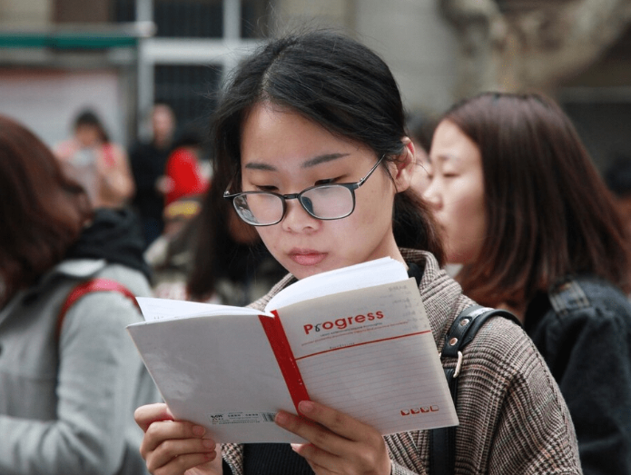 白百何|35岁是一道坎？公务员报考或将打破“年龄限制”，考生迎来新问题