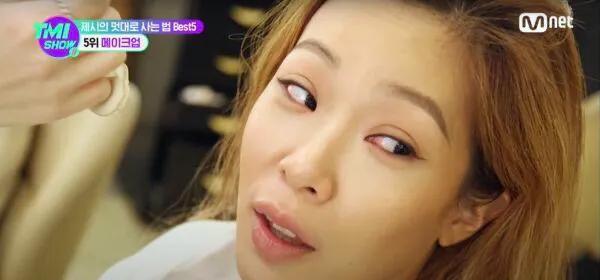 短发 Jessi厚唇被骂怪物、辛芷蕾三瓣唇、肯豆唇肿似蜂蛰,填充失败?