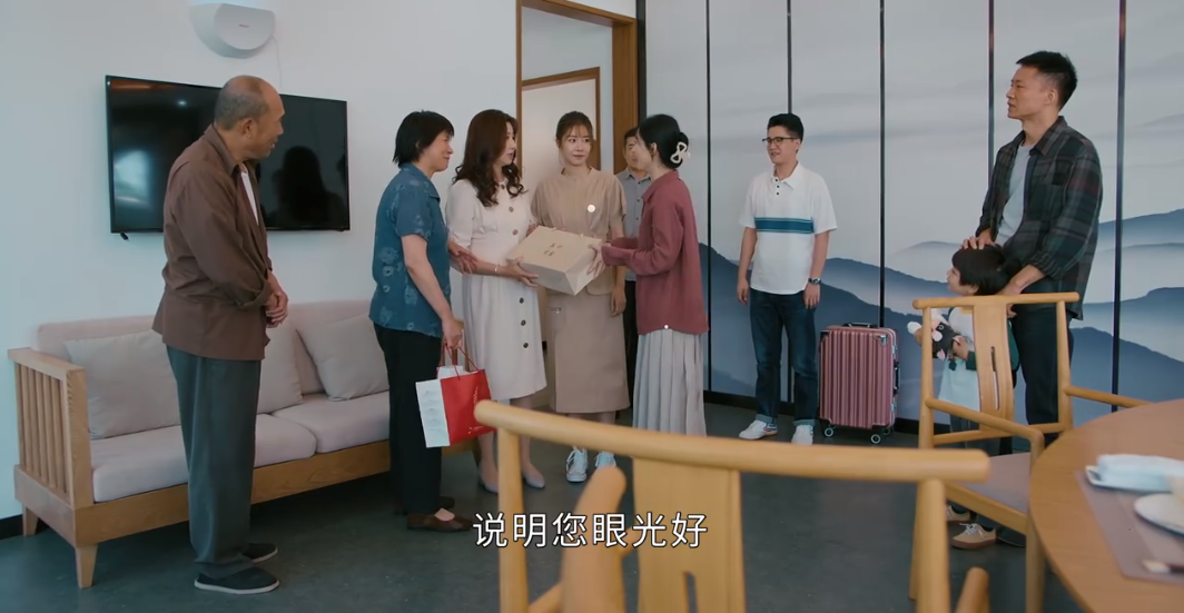 幸福到万家|《幸福到万家》亚妮妈妈计划落空，幸福用4处细节，让她心服口服