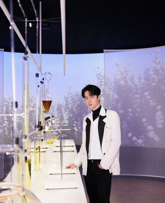 王一博|演员王一博海外好消息频传，让国内粉丝羡慕不已？