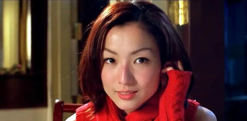 郑秀文|郑秀文参加时装周裤腿长到行走艰难，整个人瘦到形销骨立！