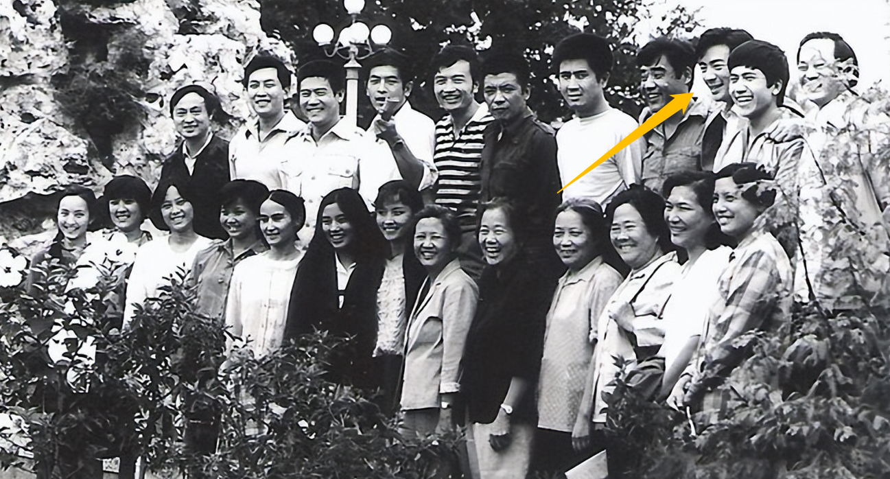 寇振海|著名演员寇振海：3段婚姻，三婚娶小21岁娇妻李婷，54岁老来得子