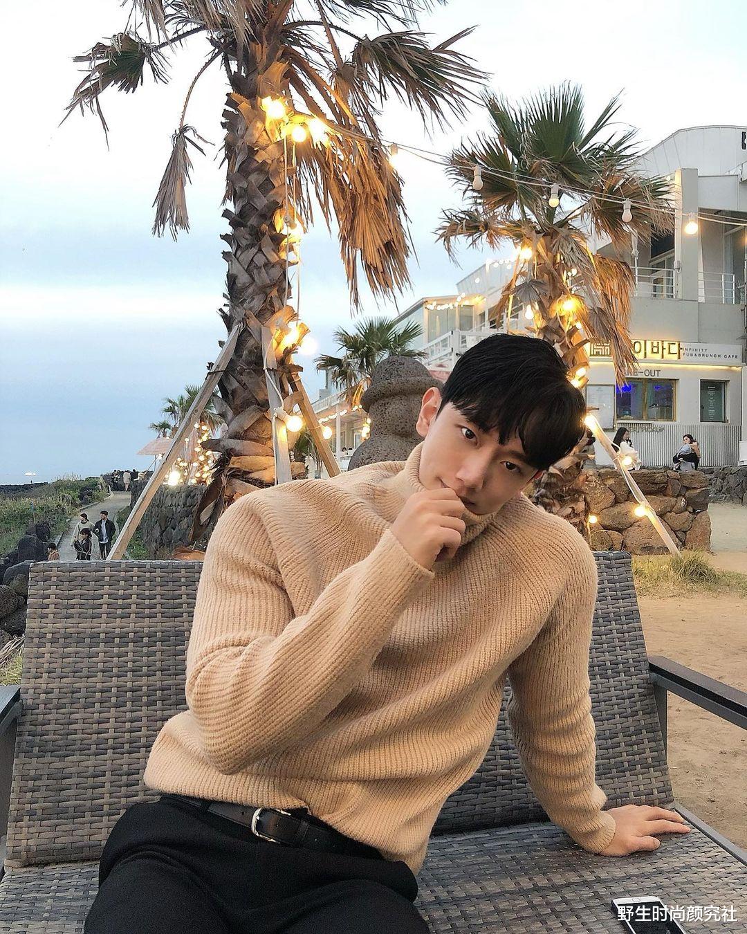 帅哥|男明星可以照他的身材“卷”起来吗？