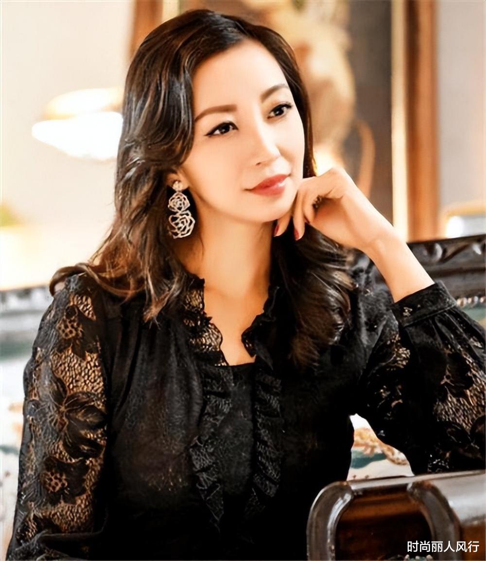 林徽因|林徽因曾孙女生活好潇洒!穿深v裙跟白人小鲜肉约会,名媛脸超美