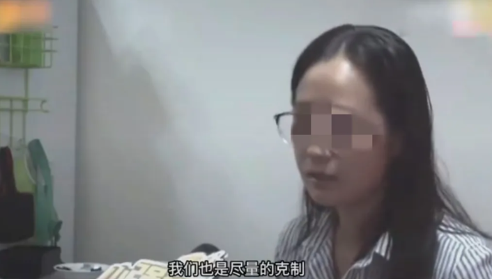 女子一天到晚在家教孩子弹钢琴,严重影响楼下的正常生活,以震楼器做以报复