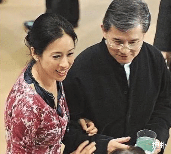 朱玲玲|罗康瑞的儿媳妇产子,朱玲玲也是送上大礼,成功打破双方不和传闻