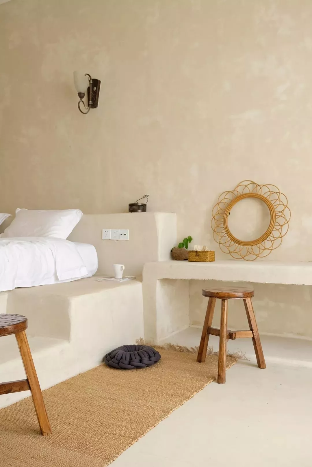 装出惊艳400万人的家后，她又花70万，在村子里装修了一个纯白小院