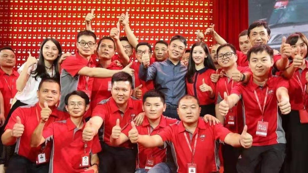 刘强东|3年前取消员工底薪，3年后降薪高层，刘强东葫芦里卖的什么药？