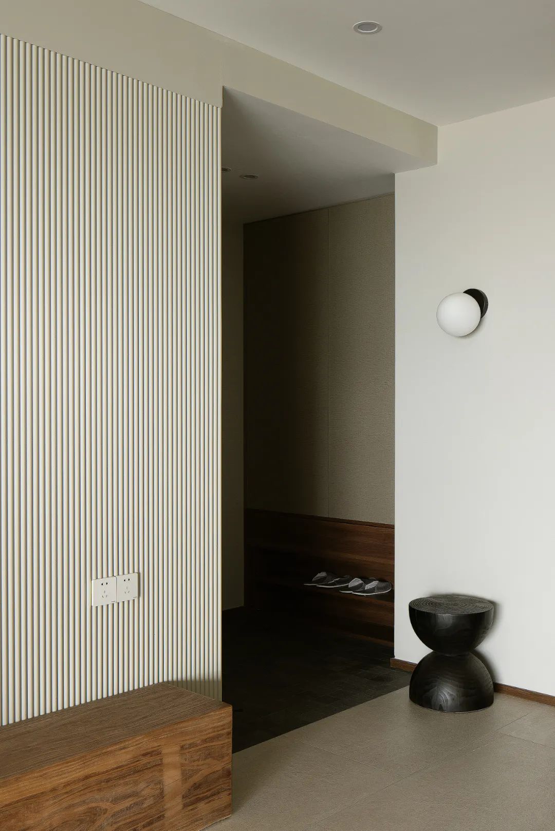 110㎡简约风,雾化壁炉+几何线条,简化空间功能,回归生活本质!