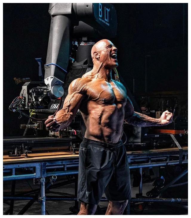 道恩·强森|《黑亚当》彩蛋流出，超人现身！巨石强森：为他回归努力了6年
