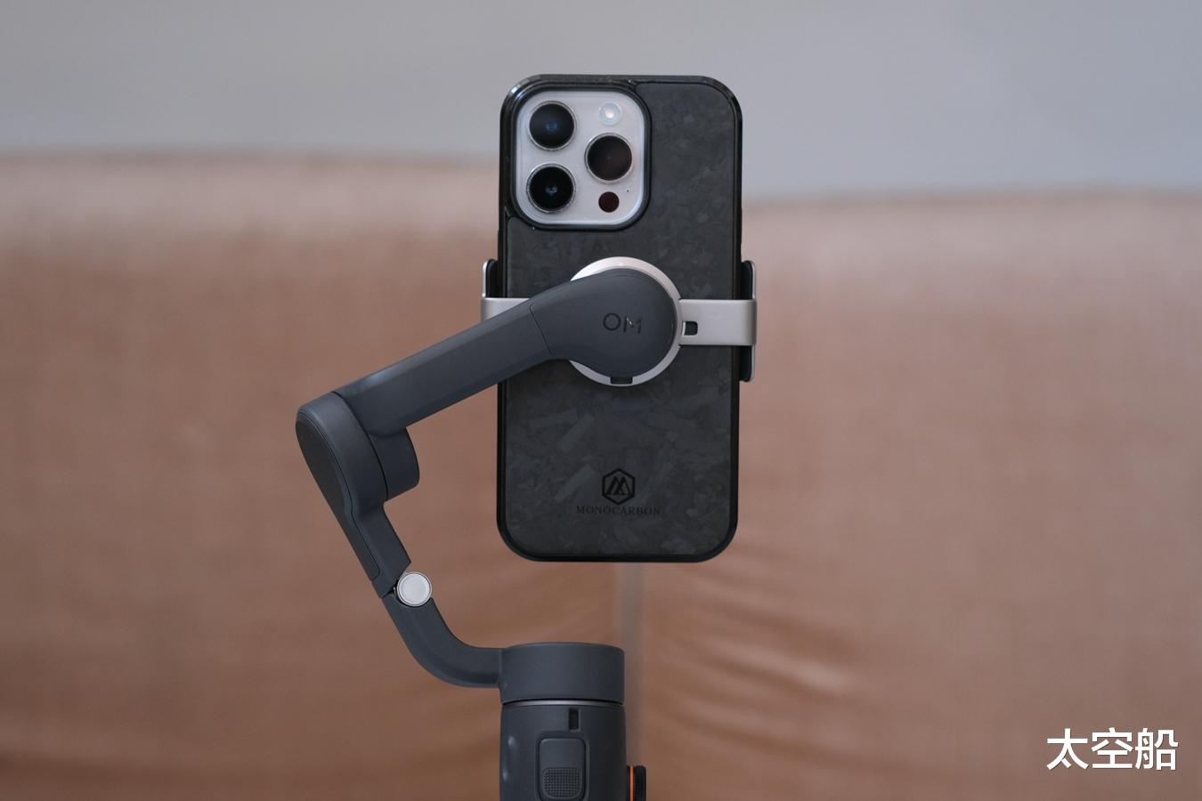 三星|操控简易，稳字当先，大疆Osmo Mobile 6评测