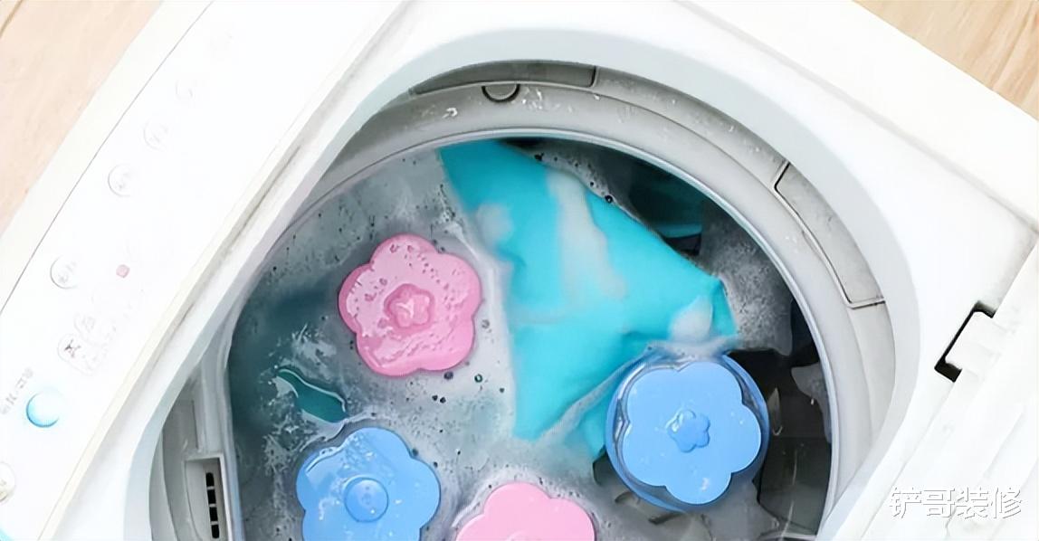 洗衣服直接倒洗衣液?错!教你几招,衣服洗完跟新买的一样