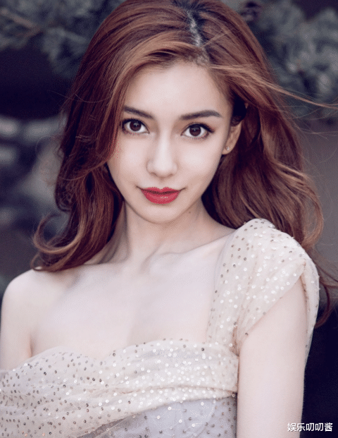 Angelababy|Baby金克丝造型登芭莎，红裙绿辫被赞够飒，网友：越看越尬？