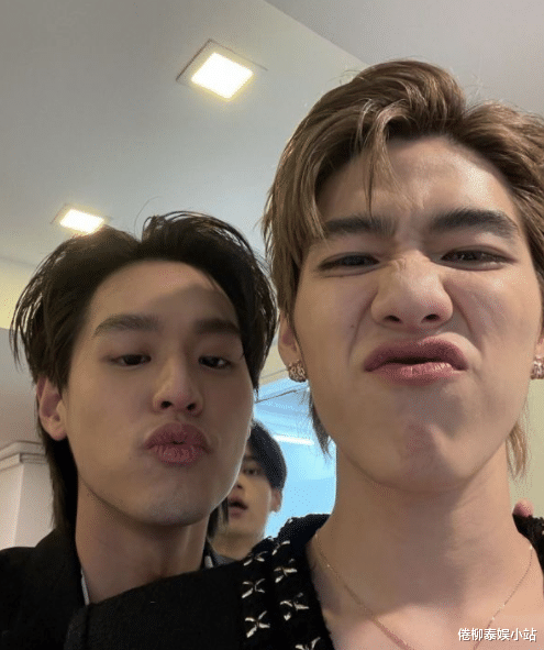 克里斯汀·斯图尔特|泰星Billkin、Ppkrit:希望能够再次合作,希望在相同的方向一起成长