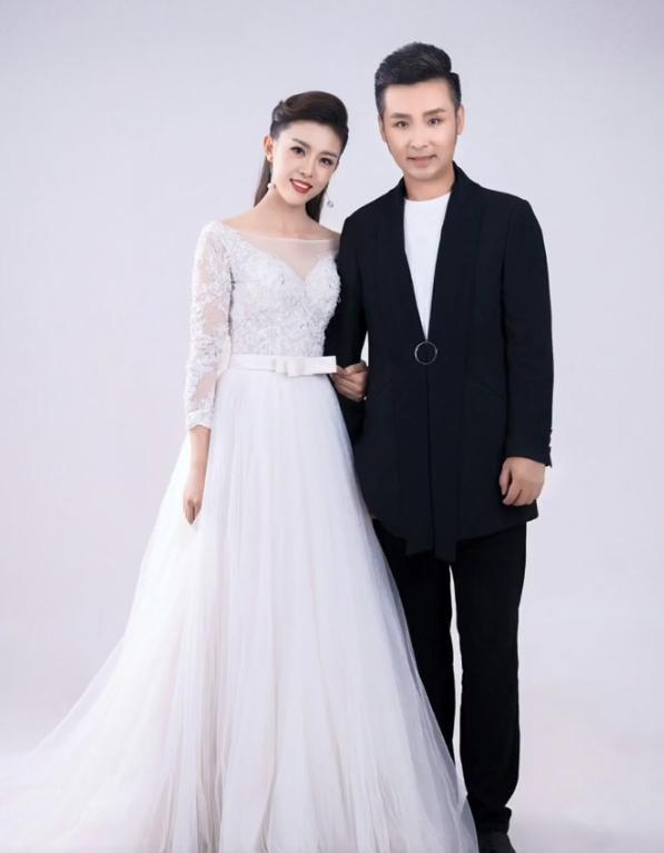 刘和刚|刘和刚：儿女双全甚欢喜，结婚12周年纪念日当天一家四口拍全家福