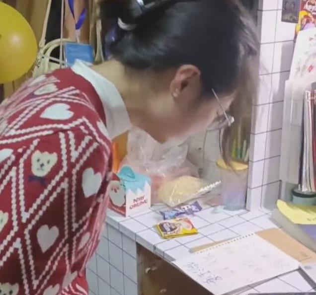 教师|女大学生在网课期间吐槽教师，却忘记关闭话筒，上演“社死”现场