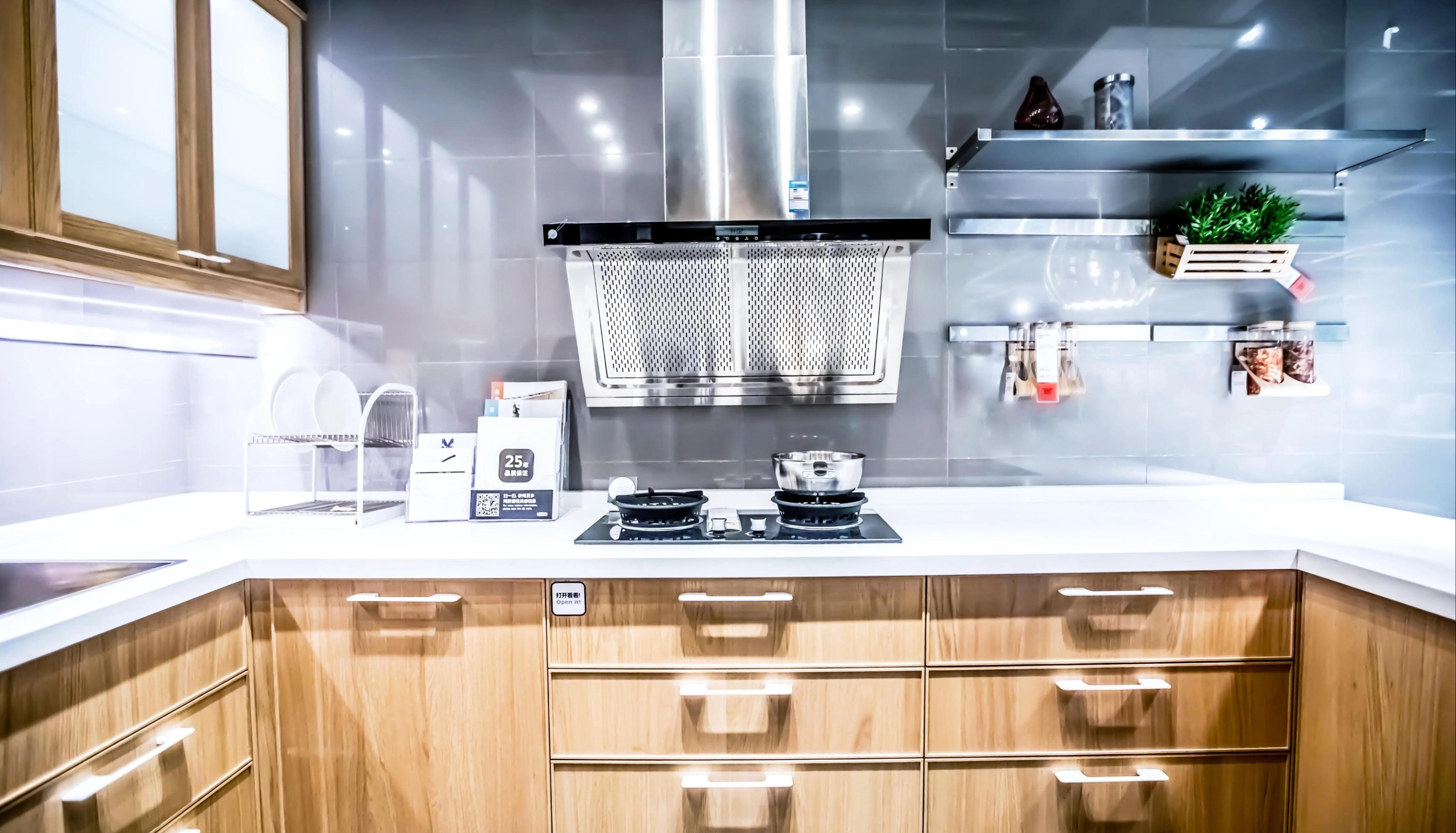 越来越多人放弃油烟机,机智的人都集成灶,功能齐全还不占地方