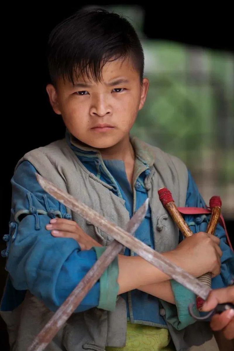 弹弓|抗日雷剧神操作，弹弓石头打鬼子，剧组一再坚称：不雷人