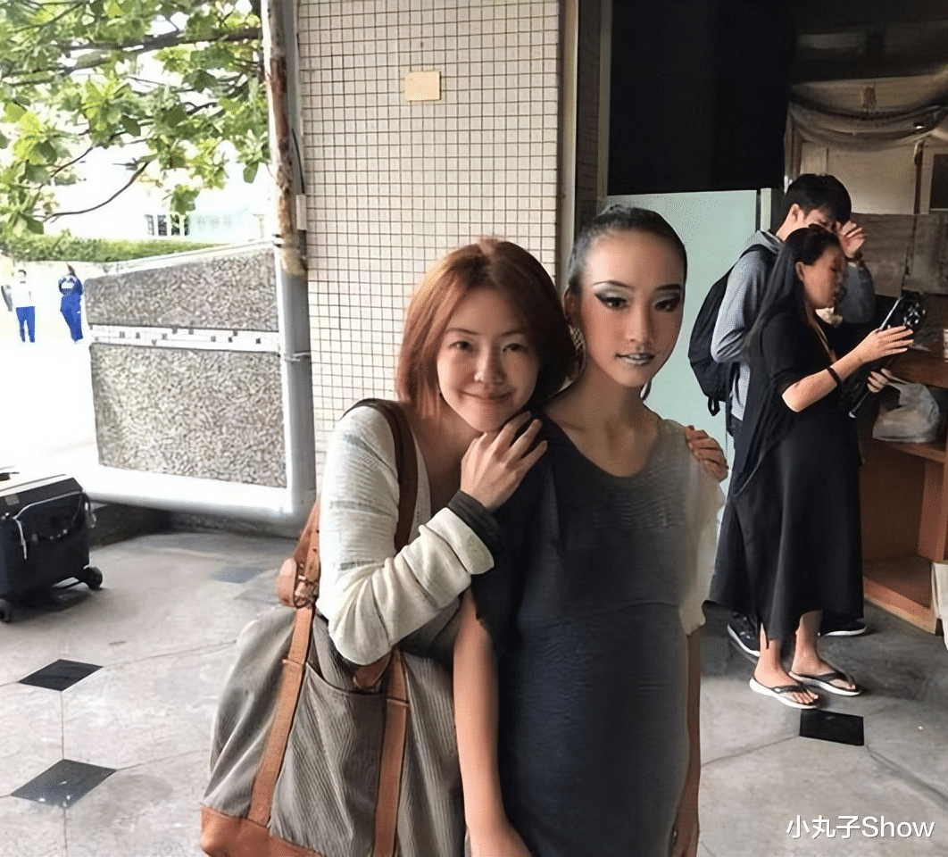 小S|比姐姐还漂亮！小s的二女儿Lily晒美照，性感露脐装秀出纤细蛮腰