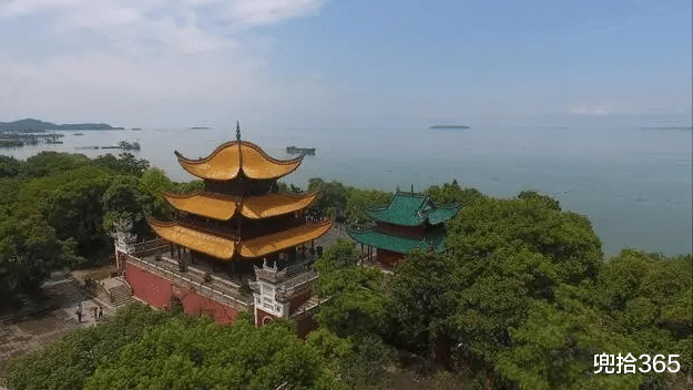 湖南|湖南一男子火了，野钓收获大鳜鱼如此回家，网友：比美女还吸引人