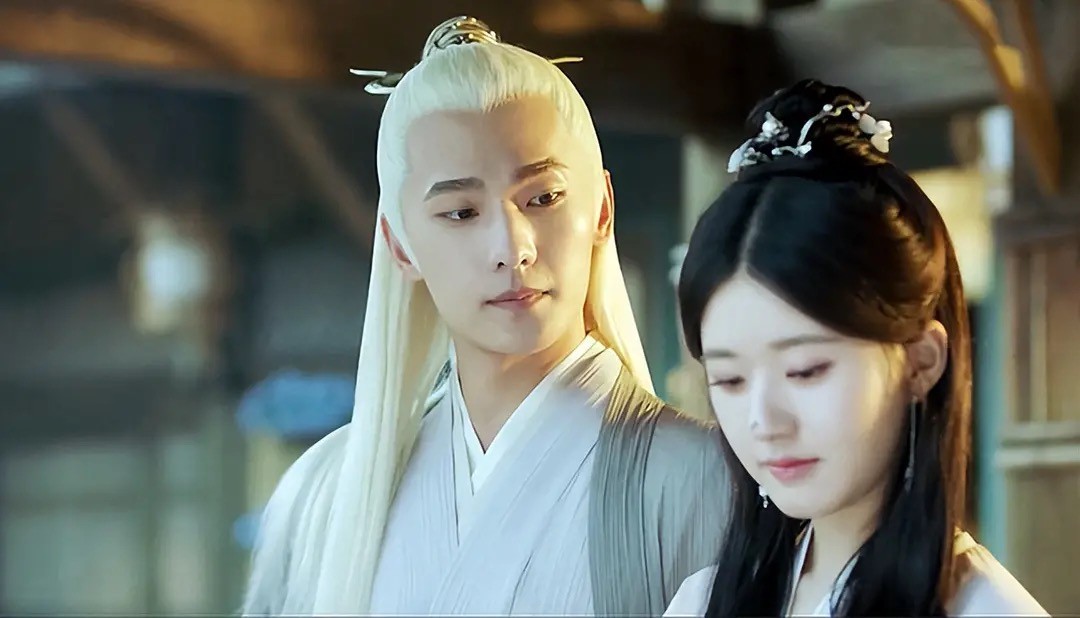 杨洋|“白发美男子”别硬演，有人惊艳了时光，有人却成了“灾难现场”