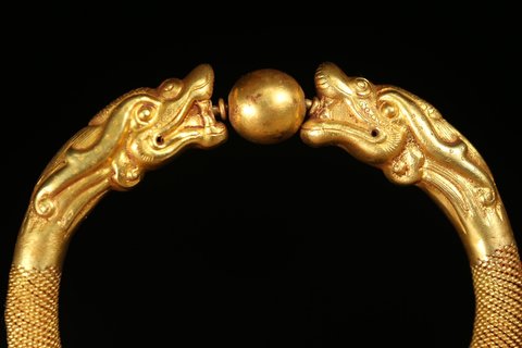 |收藏精品！清 金器 黄金双龙戏珠手镯一对