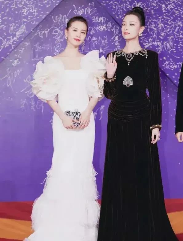 倪妮|露肩礼服别硬穿！倪妮香肩小露又纯又欲，张雨绮关晓彤肩肥脖子圆