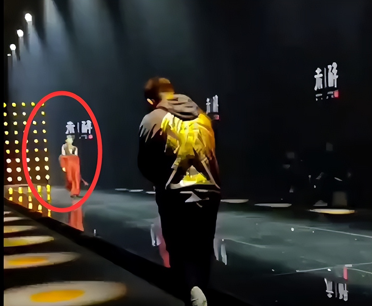 陆仙人|陆仙人失误集锦：高跟鞋甩飞帽子吹掉，披风滑落直接让他一战封神