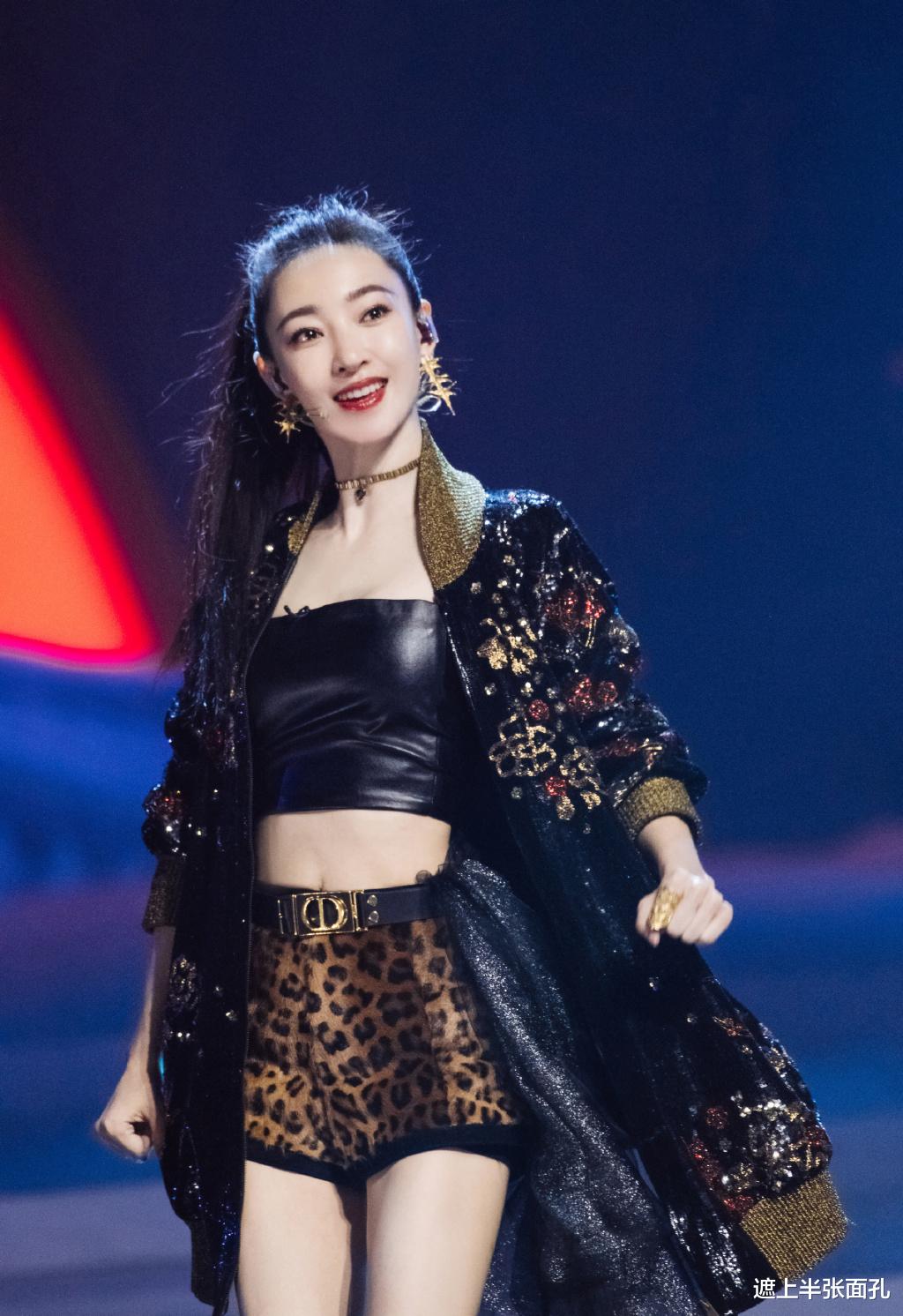 韩素希|粉丝请求王丽坤工作室早点辟谣：为什么发酵了两个月都不管管？