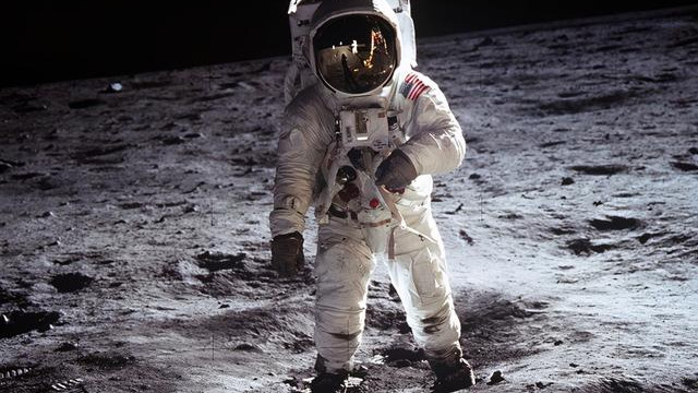 50年前，96袋纸尿裤被遗弃月球，为何现在却变成了无价之宝？