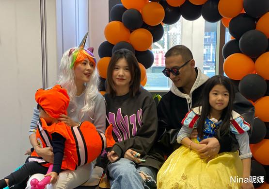 超胆侠|章子怡这次下真功夫了,穿改良款旗袍梳卷发像变个人,形象变化大