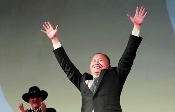 豆豆|国际名导吴宇森：和妻子风雨相伴46年，晚年双双患癌靠卖房自救