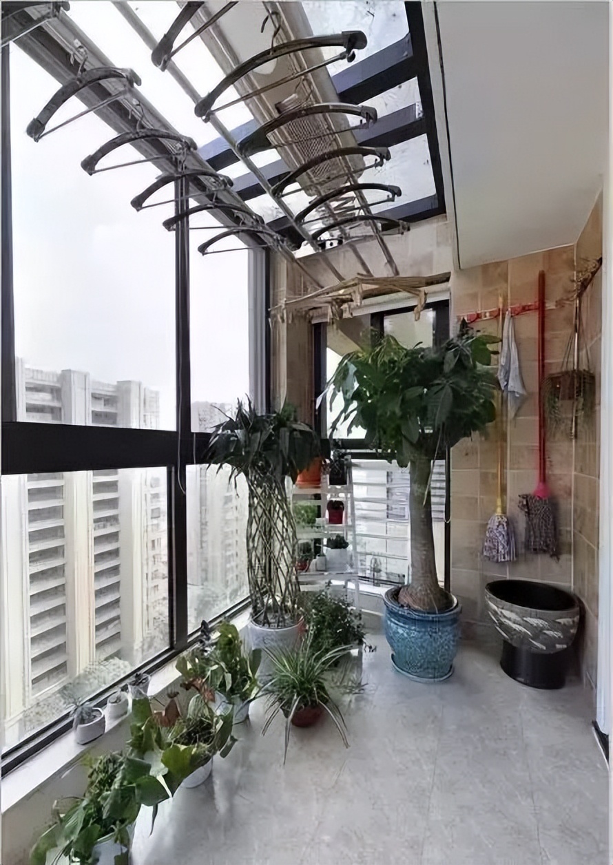 ?在阳台晾晒衣物的5种方式,你更中意哪一种?