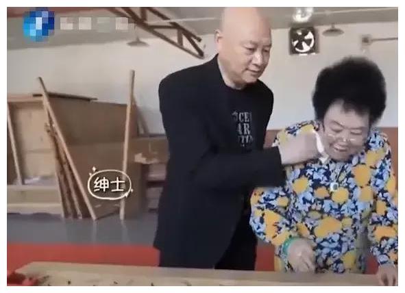 迟重瑞|迟重瑞，69岁，怎么越活越“糊涂”了？