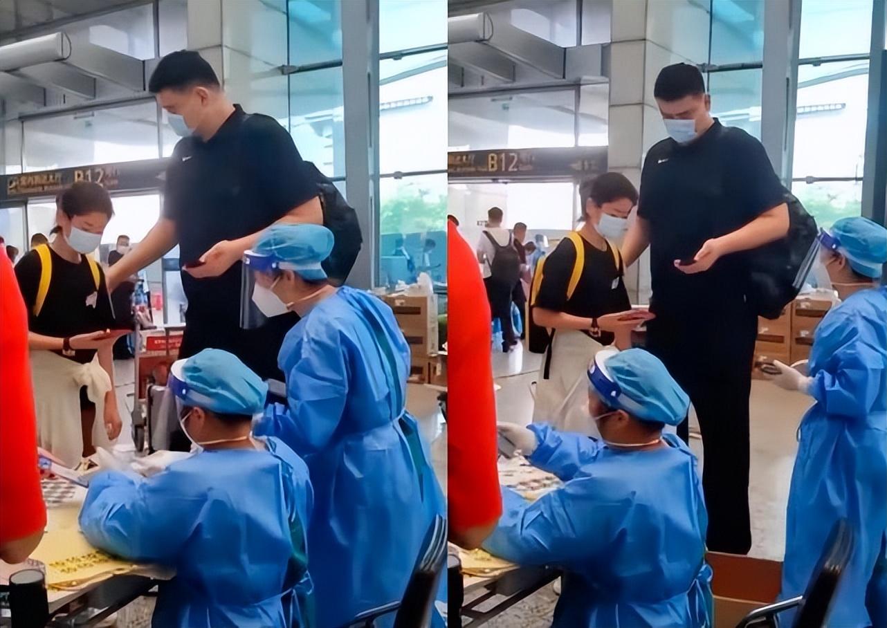 林青霞|姚明街边做核酸被围观！个子被路人高一大截，当场大声呵斥偷拍者