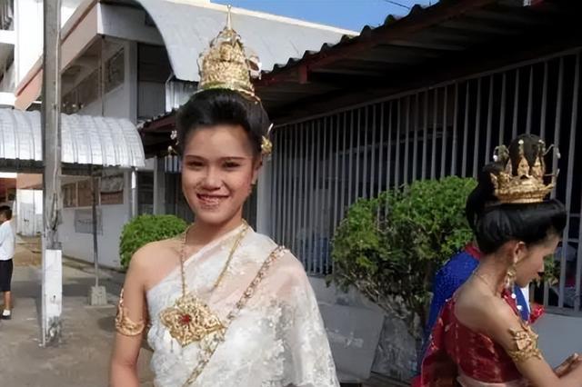 苏提达|苏提达成为后宫风景线，出镜活动面带微笑，新宠提拉蓬失去恩宠