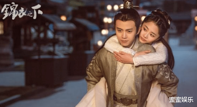 谭松韵|谭松韵素颜比谢娜美，自曝曾被猫抓疼得大哭，还去打了狂犬疫苗