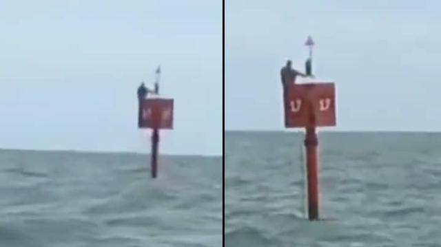 男子在圣诞节从船上掉下来后抓住浮标在海上幸存了两天