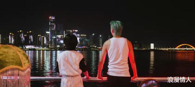 张艺兴|张艺兴线上演唱会被嘲:不仅“录播”,还假唱