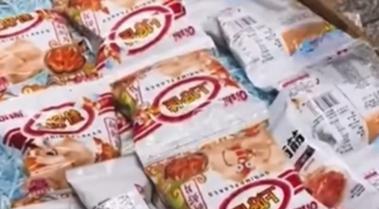 回顾:男子意外收到女友礼物,不料室友酸得不行,网友:狗粮管够