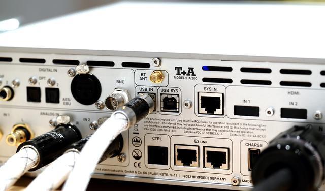 阿里巴巴|系出名门，无可挑剔的表现：T+AHA200耳放、SolitaireP平面耳机