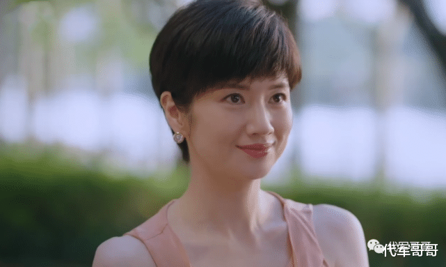 央视|她曾是央视美女主持人，曾与张子健传绯闻，如今43岁美如少女却不红