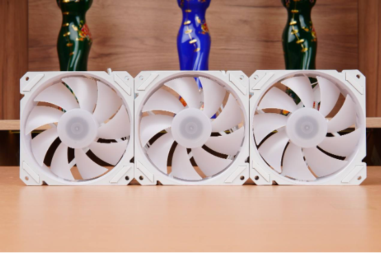 机箱|精致、雪白、小巧，先马易大师S1雪装版装机展示