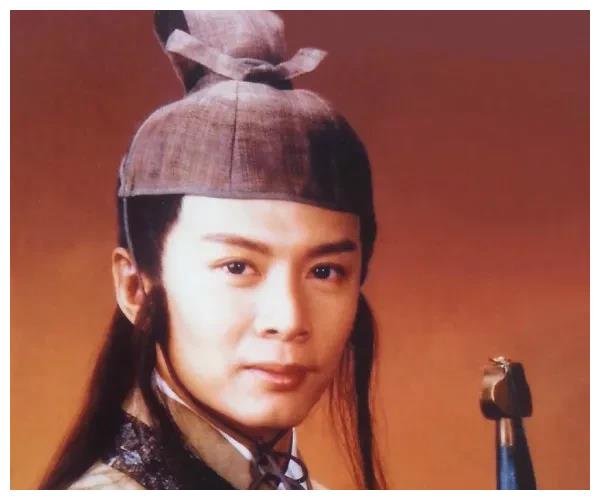 当年吴京爱上樊亦敏，樊亦敏嫌弃说：你3年赚够500万，我就嫁给你