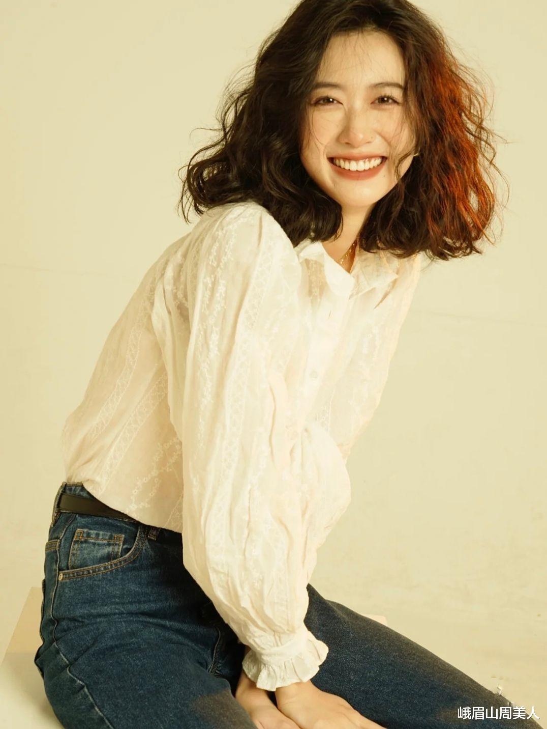 发型 ?建议中年女人,远离这3种“发型”!显老还拉低气质,很多人都留过