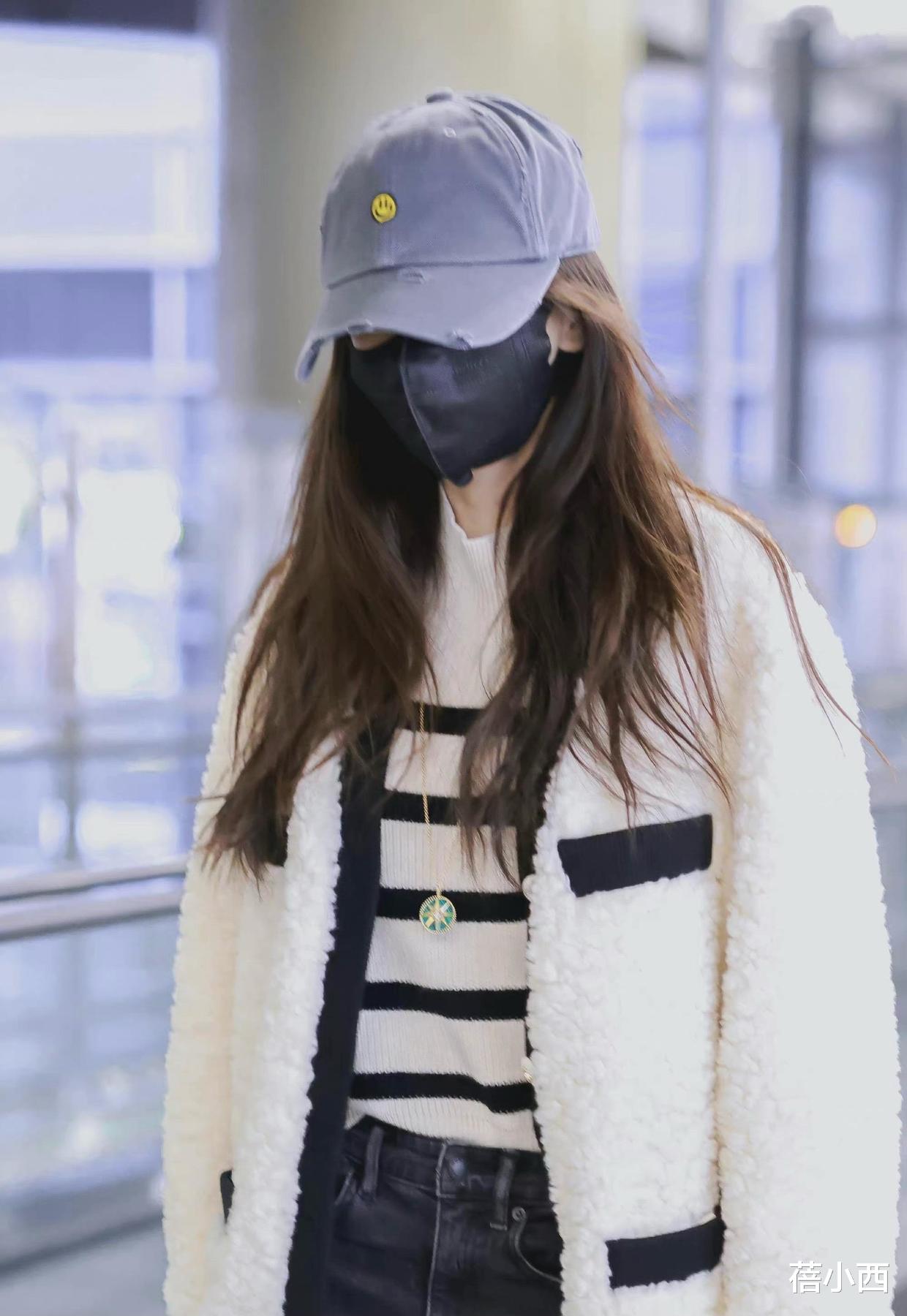 Angelababy|Angelababy杨颖的明星范藏不住，穿小香风外套走机场，减龄又洋气