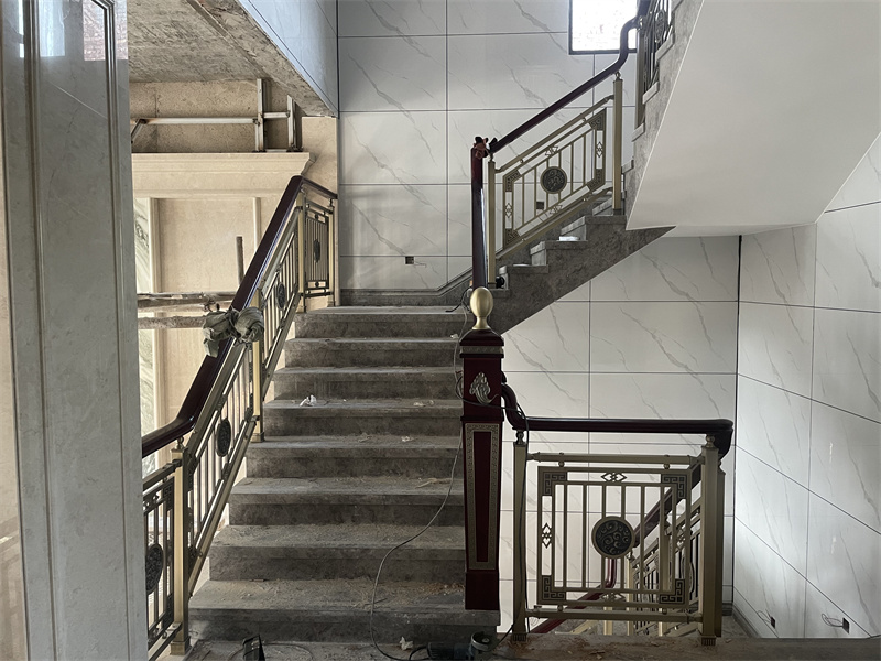 铜雕旋转式楼梯 镀金家用室内铜艺护栏